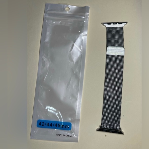 ✅NEW✅ Silver 42-44-45mm Apple Watch bands✅ - Picture 2 of 2